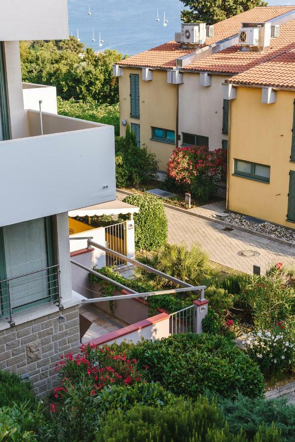 Apartma Joy - Private Beach Lejlighed Ankaran Eksteriør billede