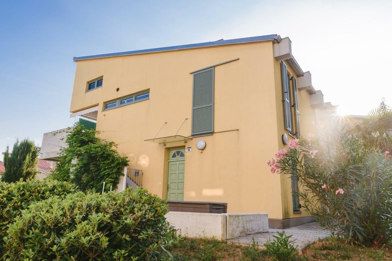 Apartma Joy - Private Beach Lejlighed Ankaran Eksteriør billede