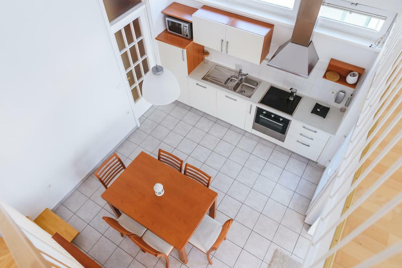 Apartma Joy - Private Beach Lejlighed Ankaran Eksteriør billede